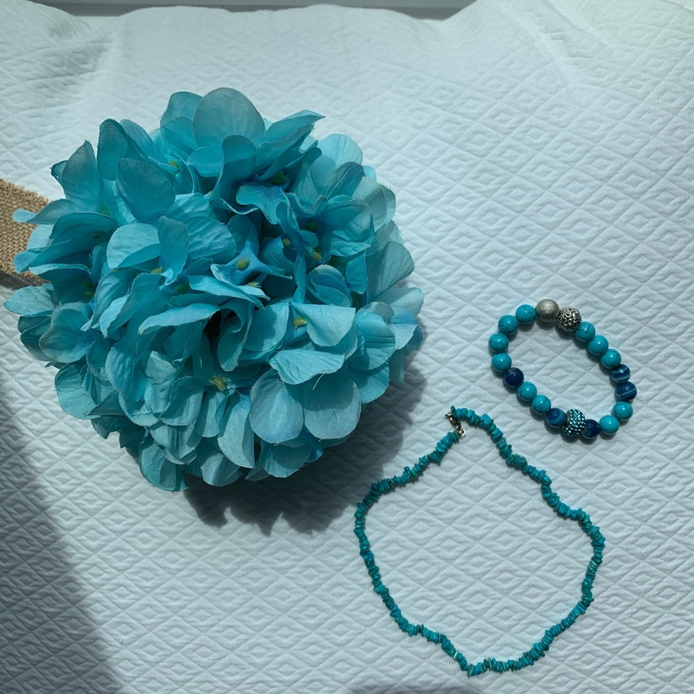Turquoise necklace and bracelet